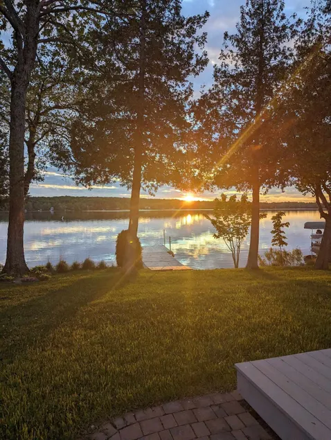 Au Bord de l'Eau – Cottage with private dock - Image 1