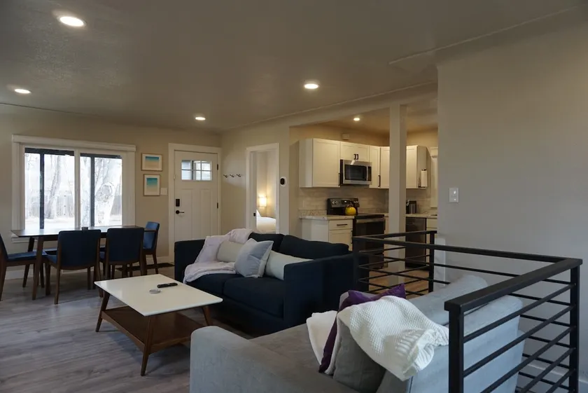 Bright & Cozy Whole House|Red Rocks - 13 Mins - Image 1