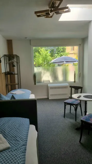 Downtown apartment with kitchenette and bathroom - Image 1