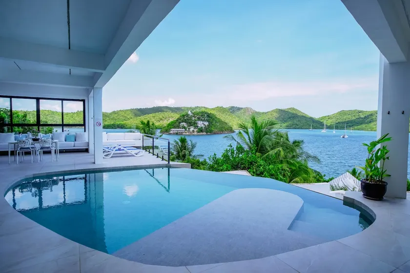 Stunning luxe 220sm villa by the sea entirely private with own pool - Image 1
