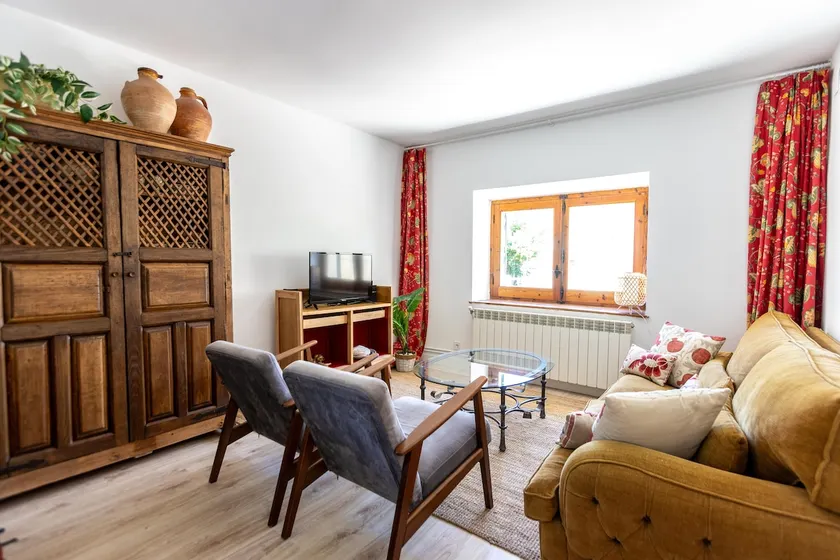 House with private garden and bbq - Image 1