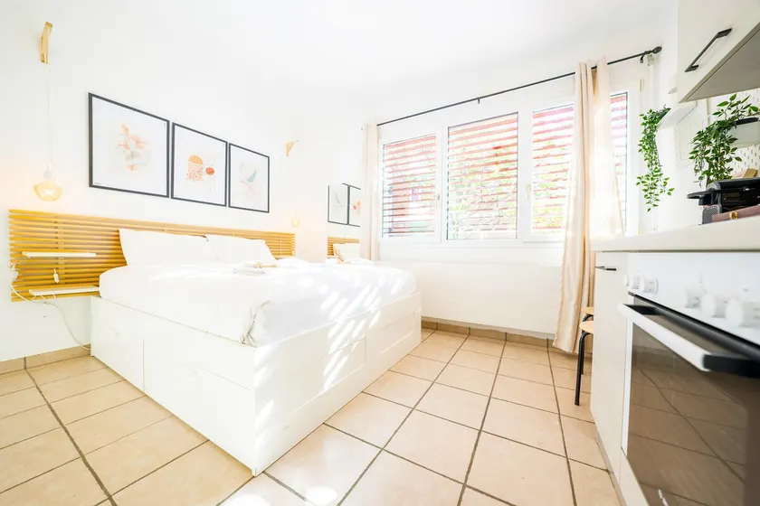 Centrally located studio apartment with private parking, Lugano - Image 1
