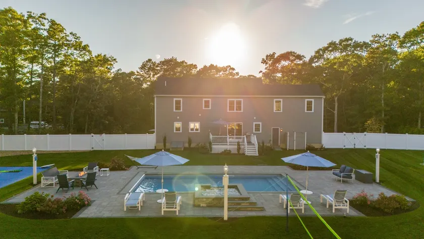Cape Cod In A Luxe New Construction - Image 1