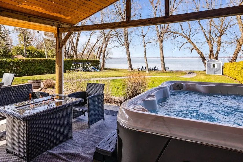 Sunset Shores Lakehouse- Hot Tub, Wet Bar & Games - Image 1