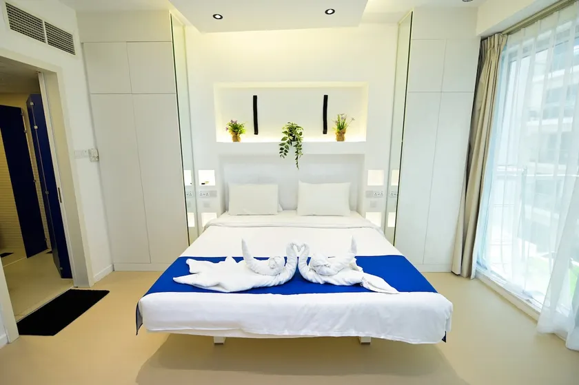 Prestigious Fifth Floor - Image 1