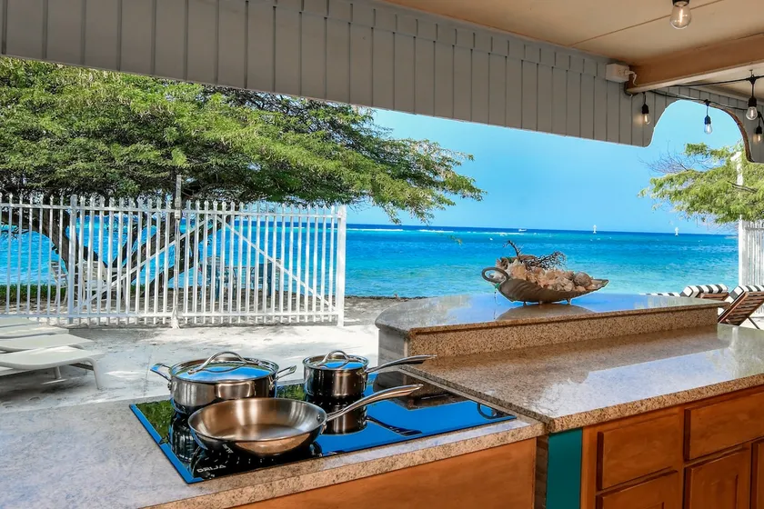 Beachfront Suite & Spacious Patio - Image 1