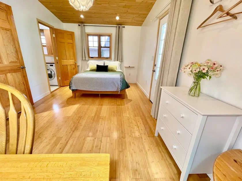 Comfy Studio near Trails & Beaches - Image 1