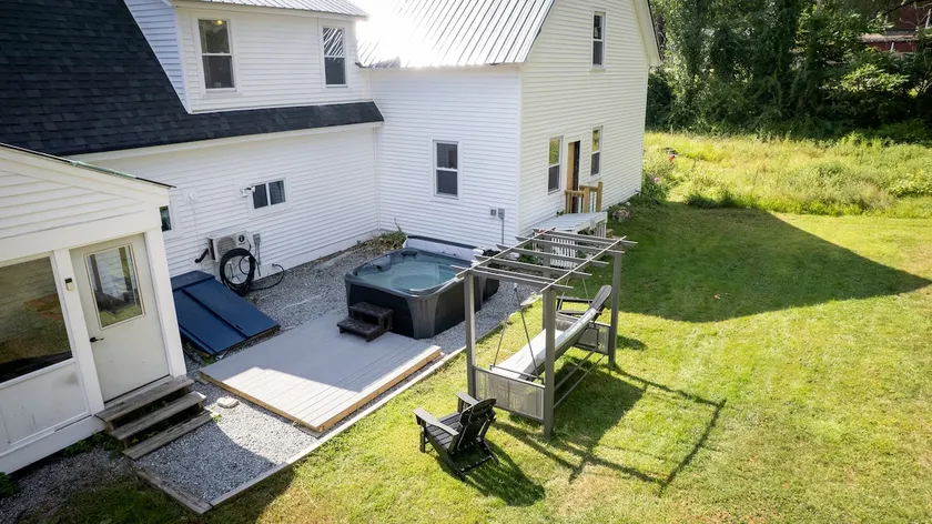 16+ppl 2 HotTubs Gamerooms FirePit 2 acre backyard - Image 1