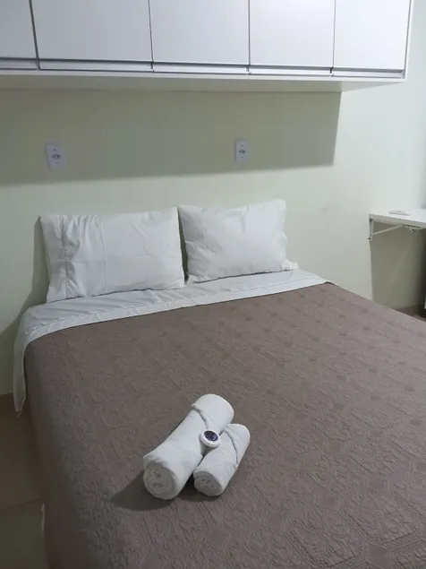 Air-conditioned guesthouse in Santos, Room with a bed. - Image 1