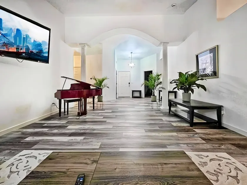 Must See to Believe! Recently Renovated! Book now! - Image 1