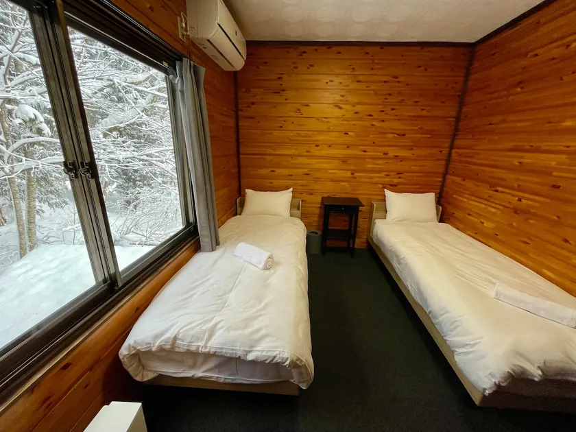 Self Contained Small Apartment/5min walk toGondola - Image 1