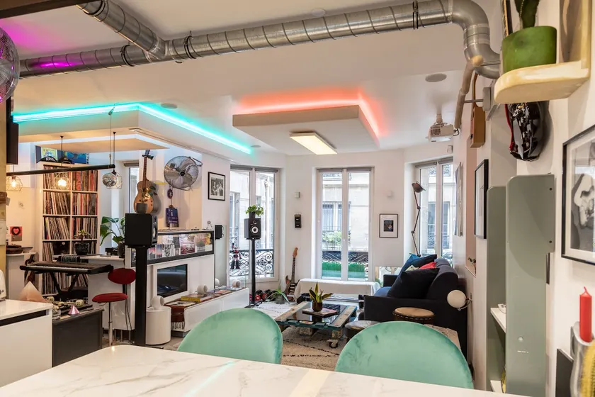 Vibrant and unique artistic refuge in Paris - Image 1