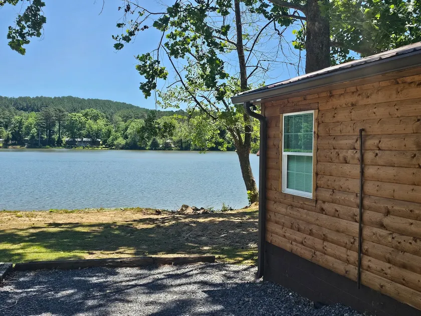 Lake Shore -on the water! - Image 1