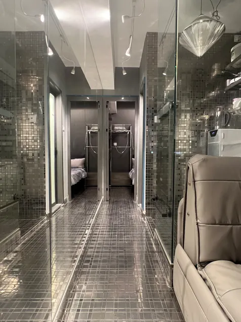 Futuristic Architect 1BR Apartment. Great location - Image 1
