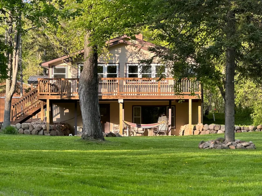 Lakeside Party House & Rustic Garage -sleeps 40 - Image 1