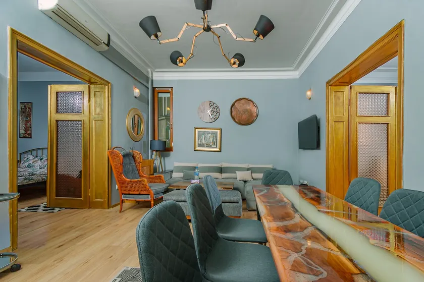 Top Center, 3BDR, Heart of the city, FREE Secured Parking - Image 1