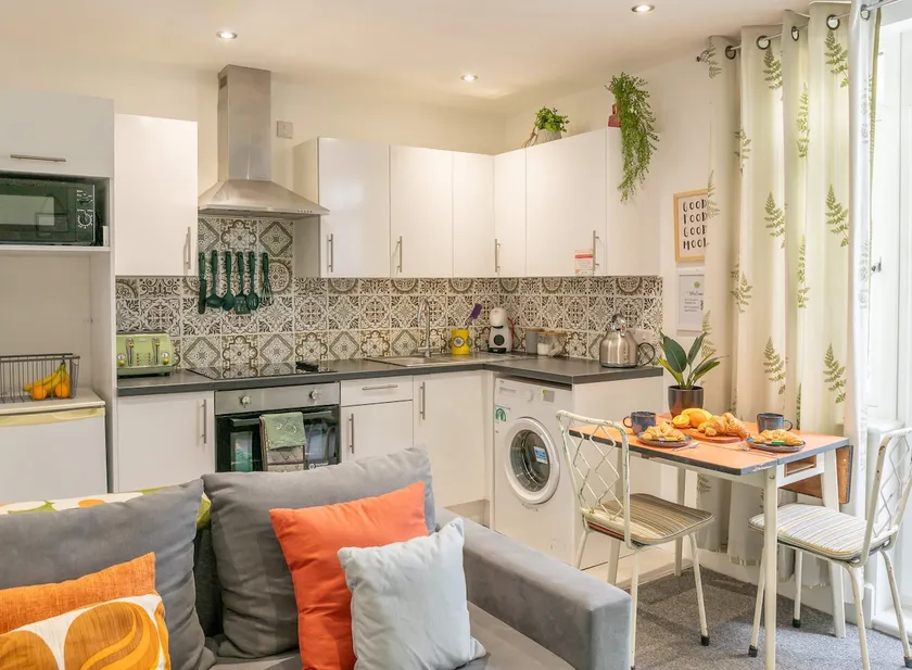 #08 Stylish Solihull Stay Sleeps 4 BHX NEC - Image 1