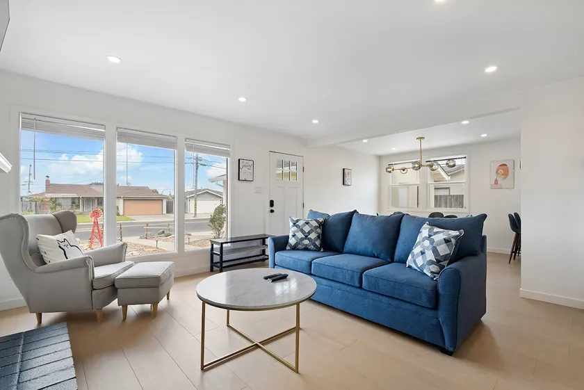 Walk to Beach - Remodeled Coastal Home Safe Town - Image 1