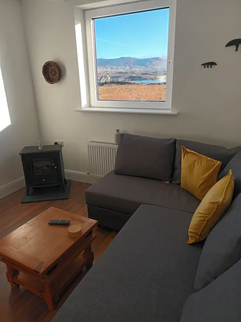 Connemara Lake View Apartment - Image 1