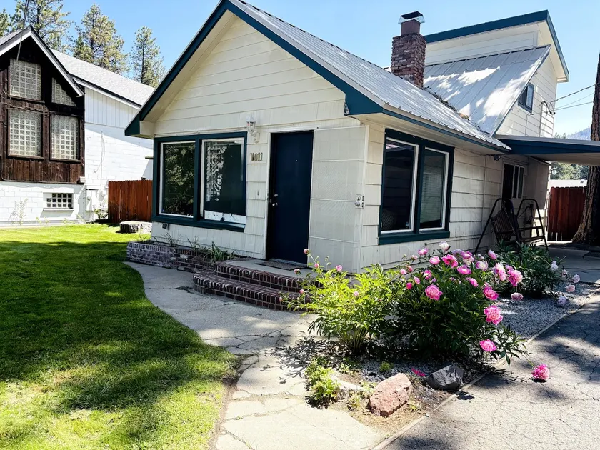 Cozy Cabin 4BR w/ Game Loft, Walk to Lake, Spa - Image 1