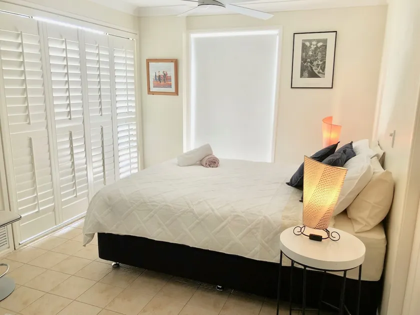 Charming spacious garden apartment. Close to beach - Image 1