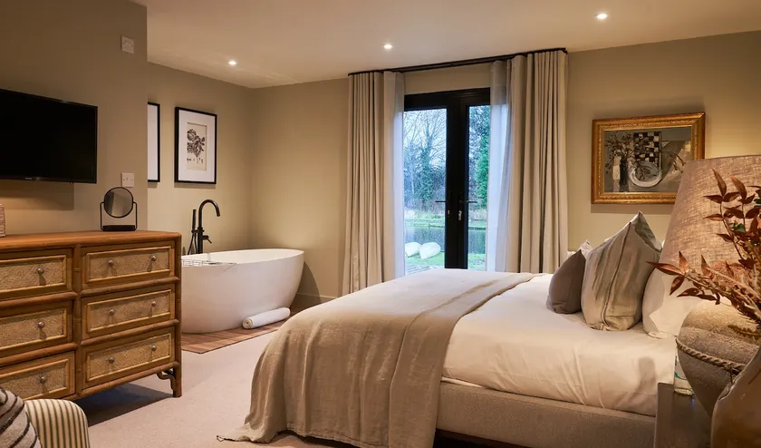 Calmwaters House at Avington Estate - Image 1