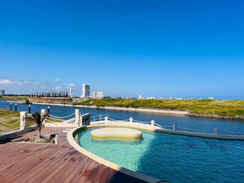 Elegant, comfortable apartment, marina, pool and gym - Image 1