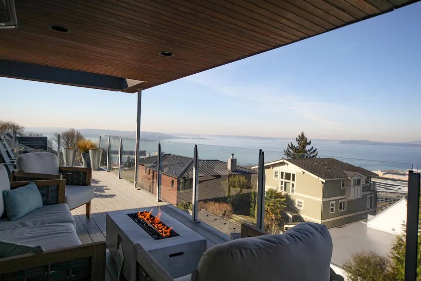 Luxe Mod City Home +Hot Tub+Parking+AC+Bag storage - Image 1