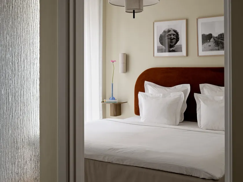 Cozy Two Bedroom Hotel Apartment - Image 1
