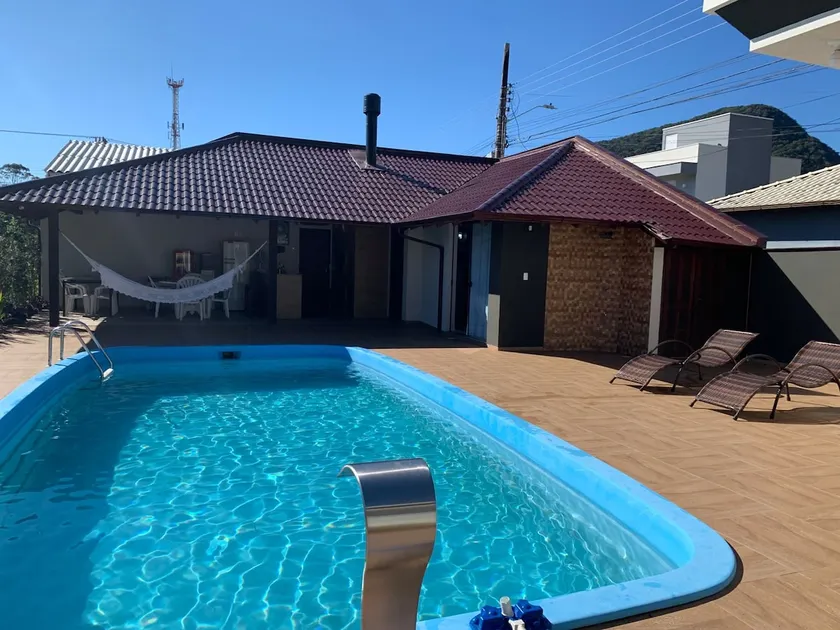 Outdoor area with en-suite bedroom private kitchen - Image 1