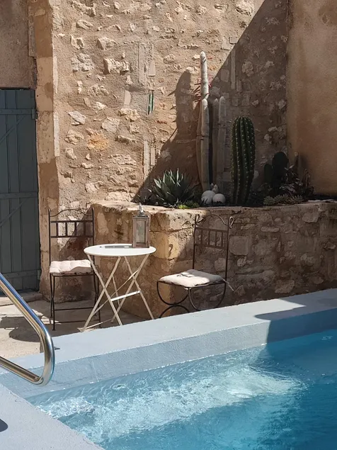Accommodation, independent studio - Image 1