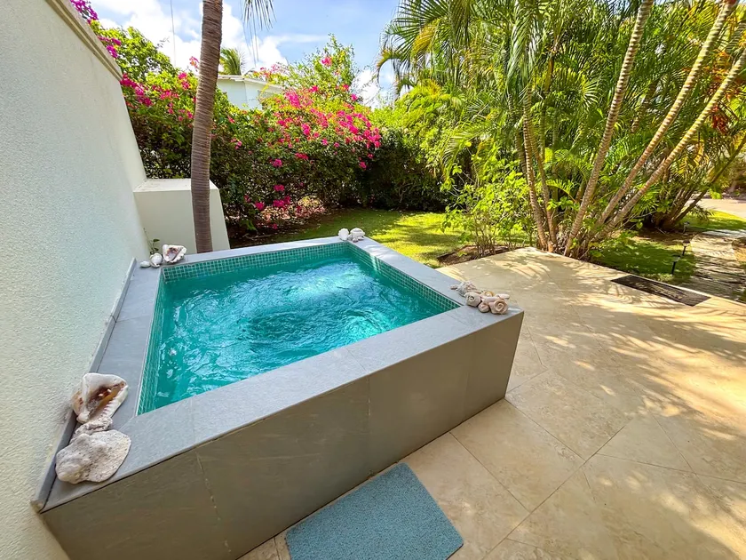 Gated 3 br Townhouse w plunge pool and beach access - Image 1