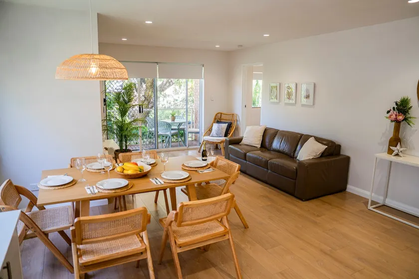 Seaside Holiday Apartment - Image 1