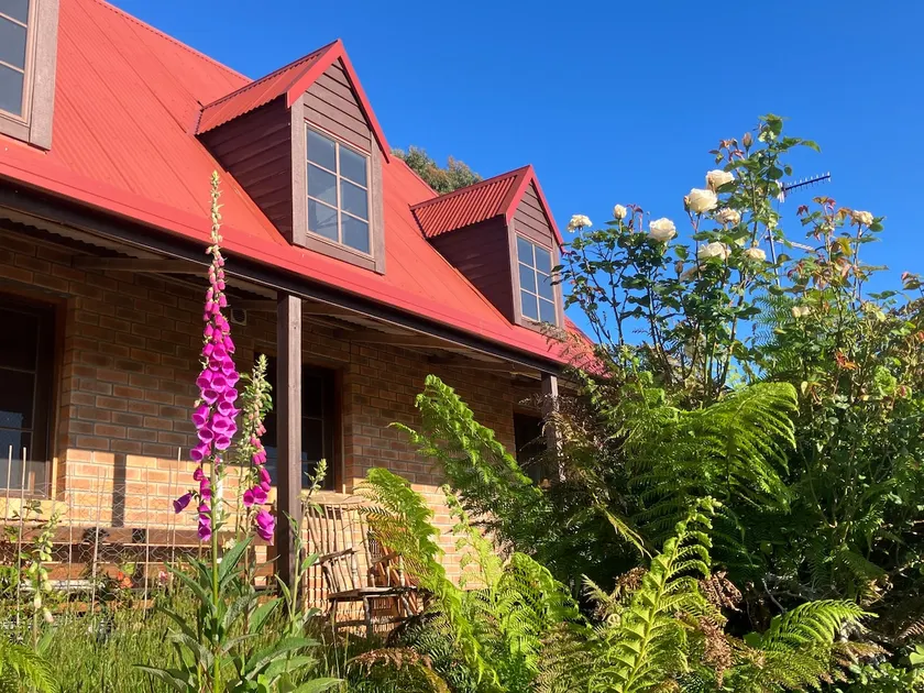 SeaHen Lodge - Image 1