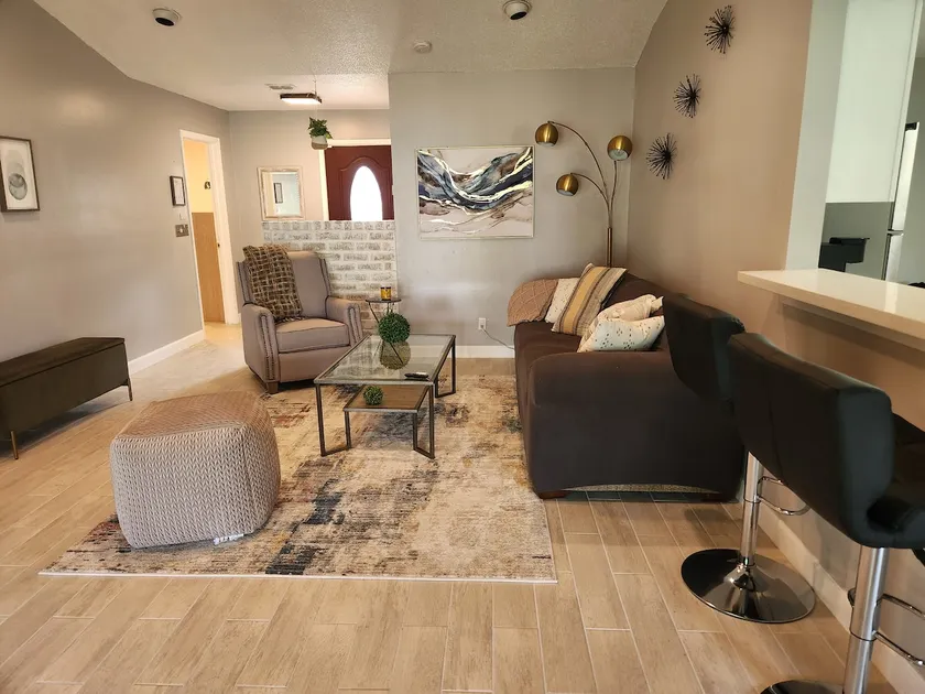 Country Club Livin'! - Image 1