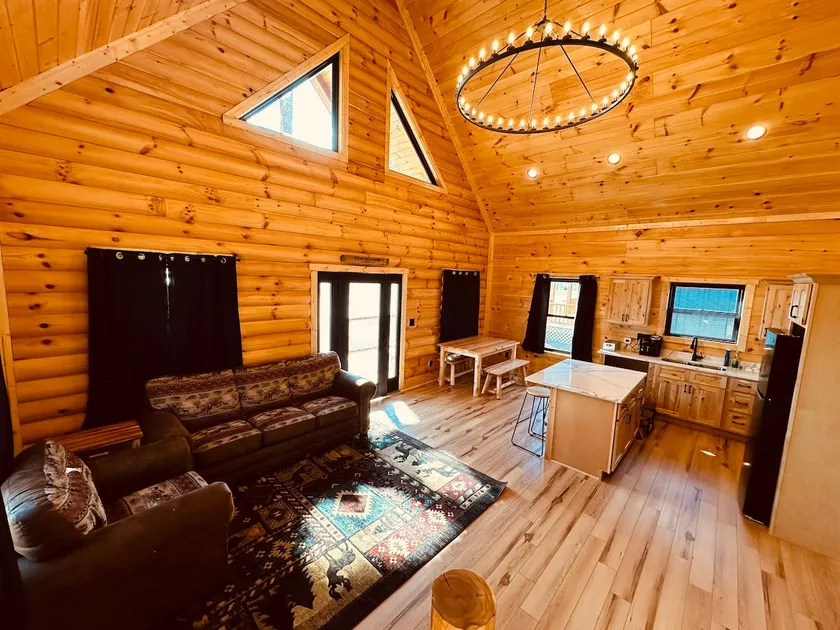 Bourbon Trail Retreat, Hot Tub-8 - Image 1