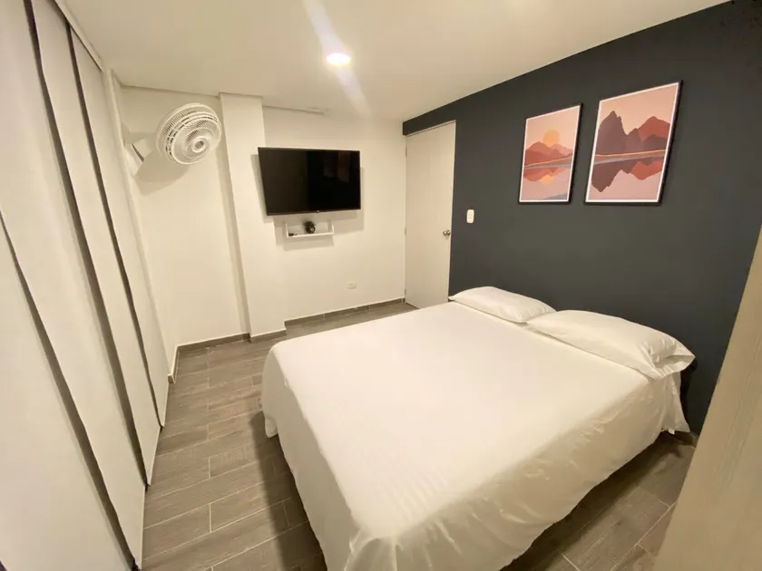 Central Two Bedroom Apartment Fully Equipped - Image 1