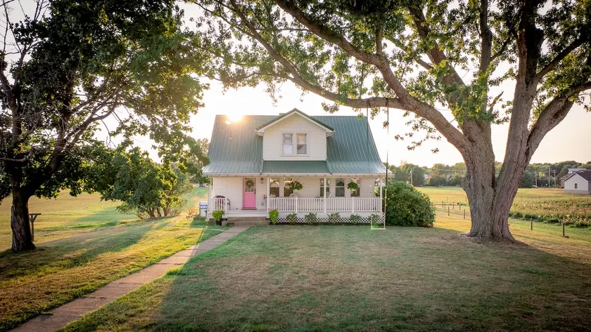 The Cottage at Bloom Hill Flower Farm - Image 1