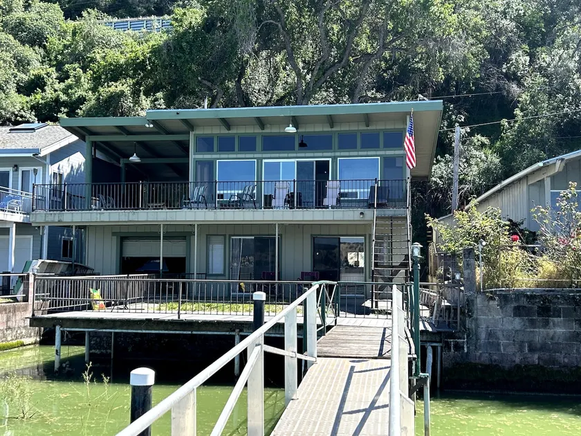 Entire Lake Front Home, New Water System! - Image 1