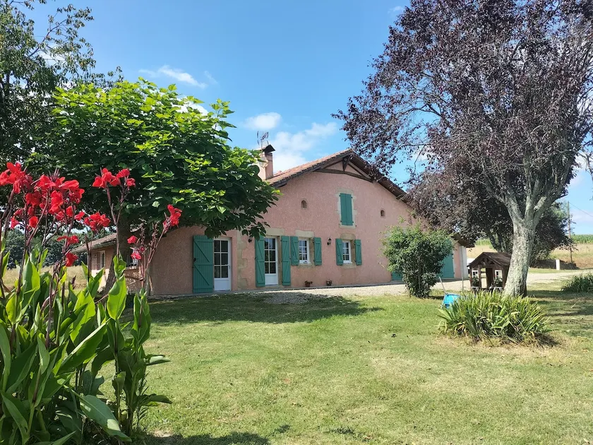 Renovated farmhouse in a bucolic location - Image 1