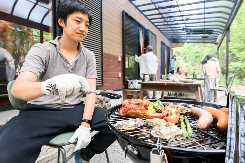 Roof with BBQ｜75-inch TV｜Bonfire｜Blow-out living room｜Open-air firewood bath｜Karuizawa and Kusatsu sightseeing｜1 building for rent for up to 10 people - Image 1