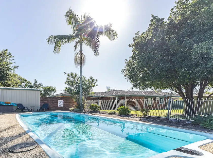 Private Pool | Sleeps 12 | Pets | Basketball Hoop - Image 1