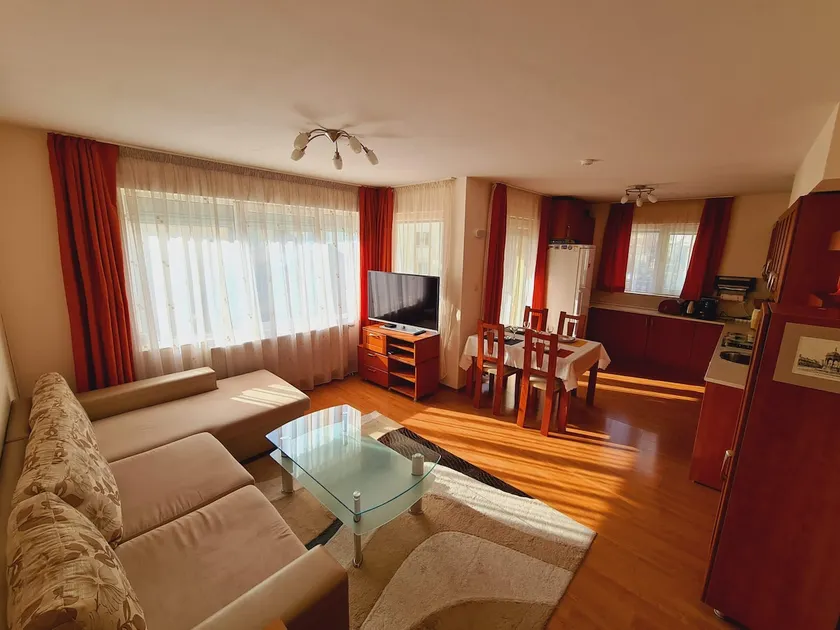 Spacious 2 Bedroom Apartment - Image 1