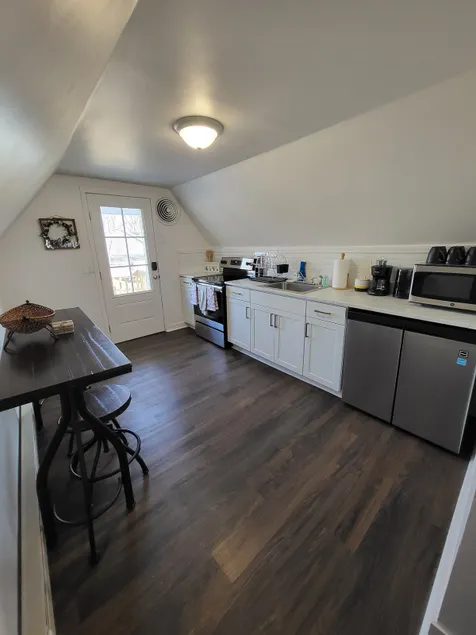 Modern 1BR Walking Distance to Downtown Wooster - Image 1
