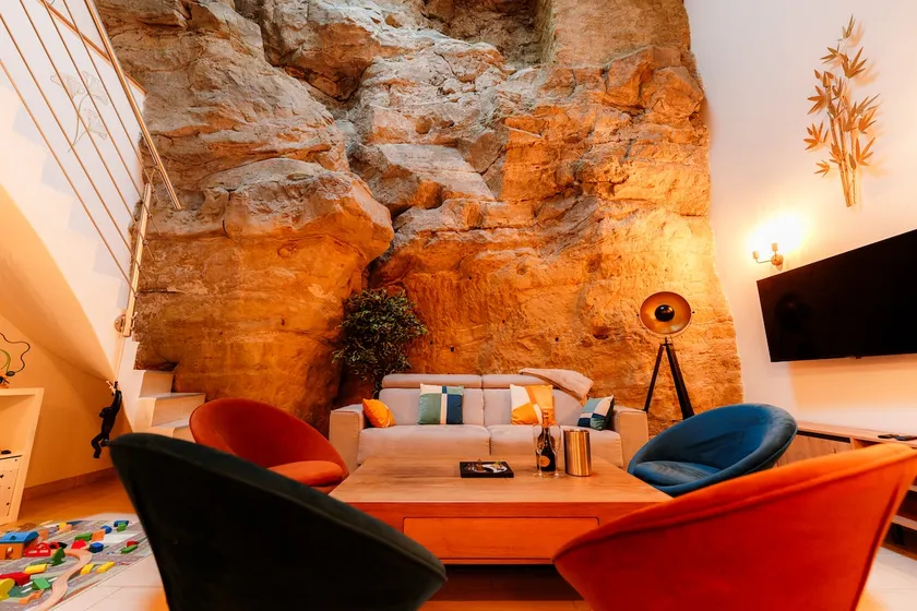 Unique house with a rock formation - Rodemack - Image 1