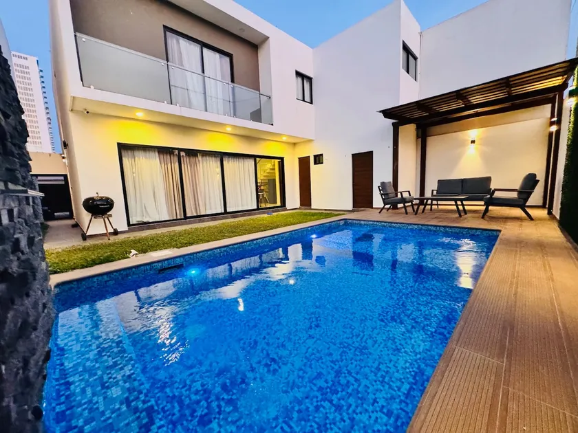 Elegant and Modern with Pool for 10 people - Image 1