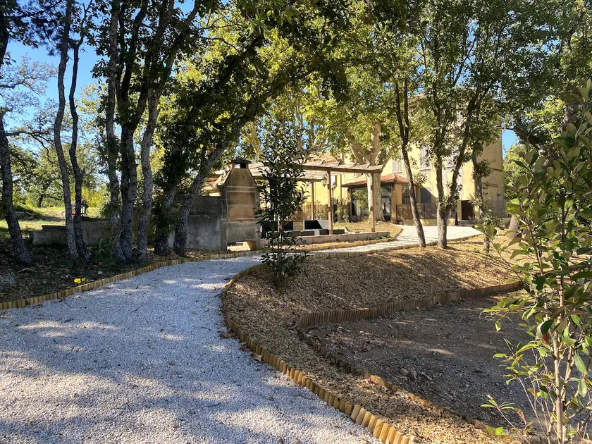 Peaceful oasis in an Aix-en-Provence bastide - Image 1