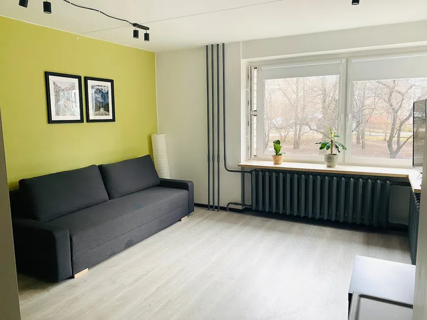 Modern & Cozy Gem - Spacious Central Retreat with private entrance - Image 1