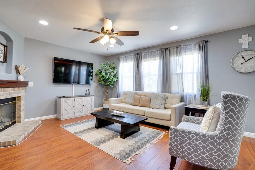 4BR Hot Tub Home, Fenced Yard, Near Edwards AFB - Image 1