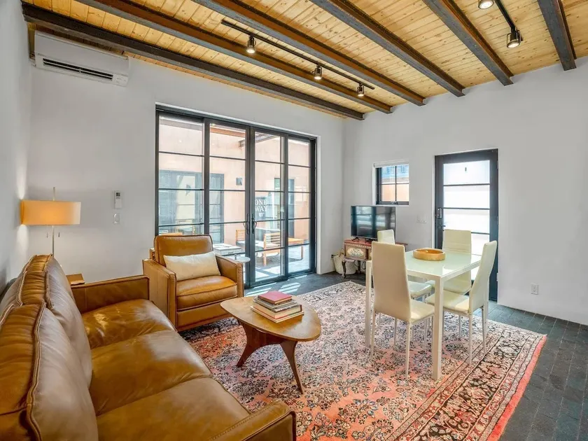 Casita de Firestone 8 min walk Plaza. Cozy Contemp - Image 1
